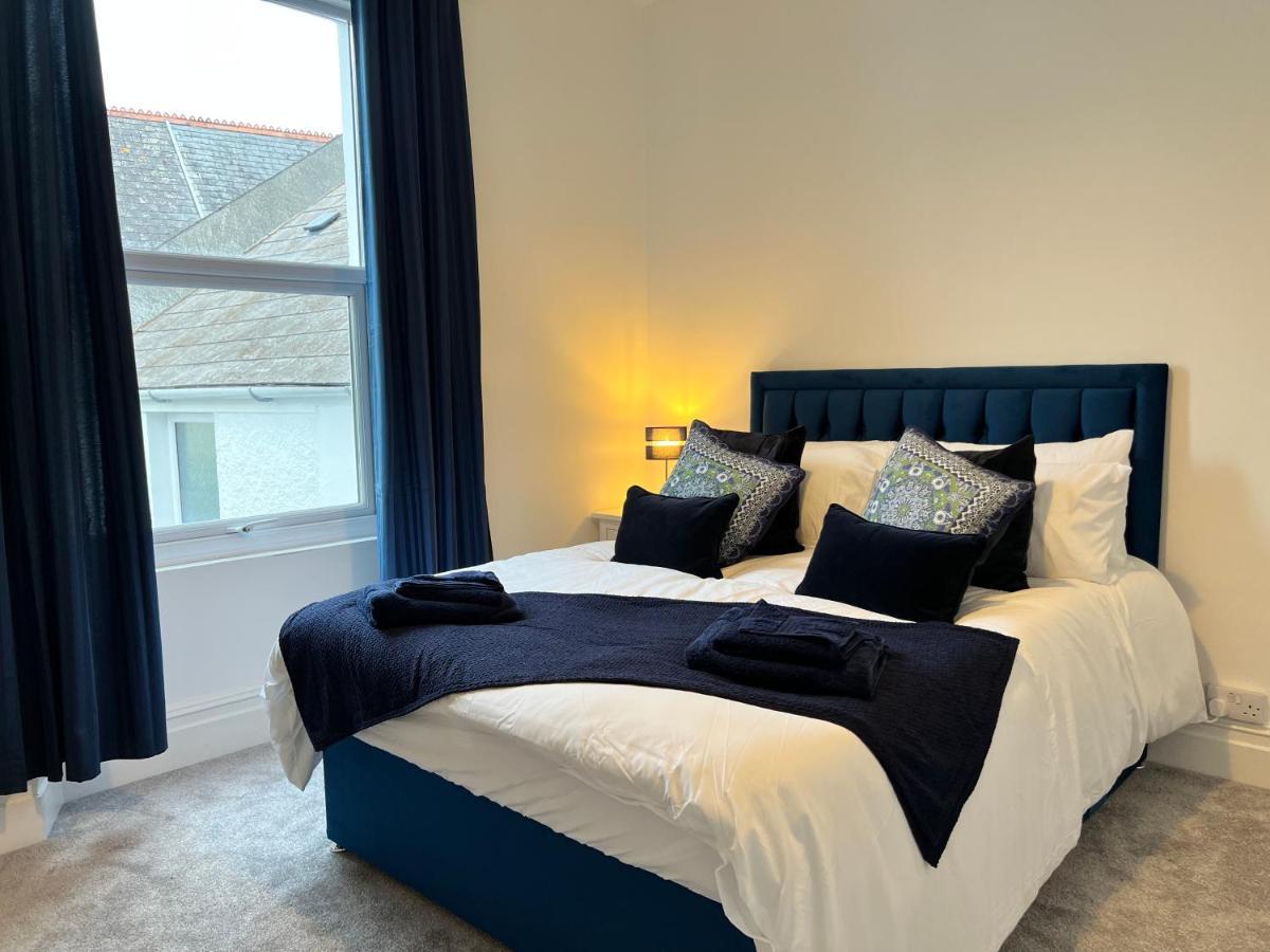 Heathcliff - 5 Bedroom House In Town Centre Tenby Exterior photo