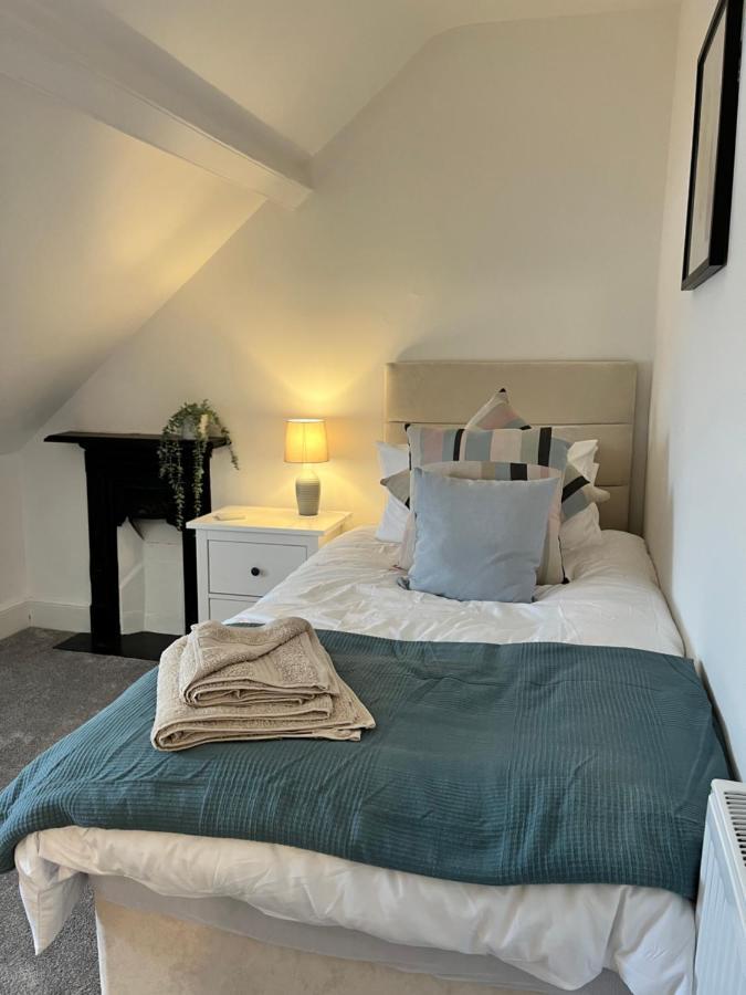 Heathcliff - 5 Bedroom House In Town Centre Tenby Exterior photo